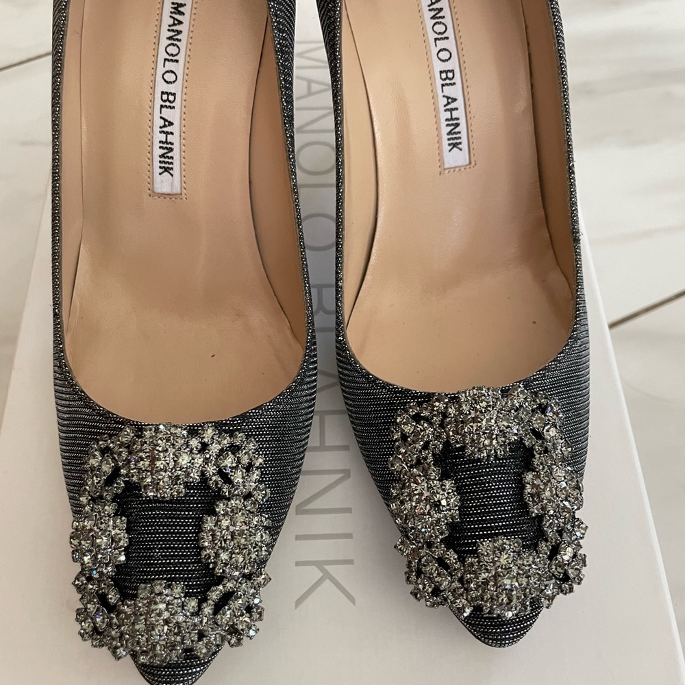 Authentic Pre-owned Women’s Shoes, Manolo Blahnik, Black and size 5